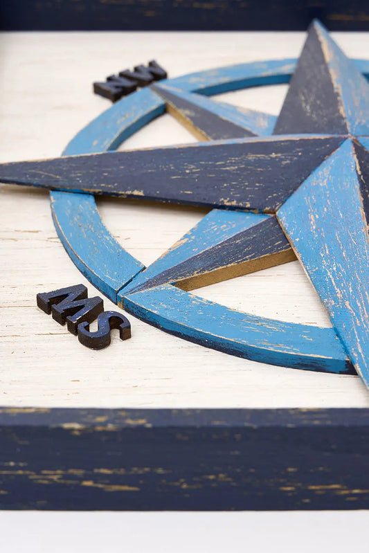 Cuadro de rosa de los vientos de madera envejecida