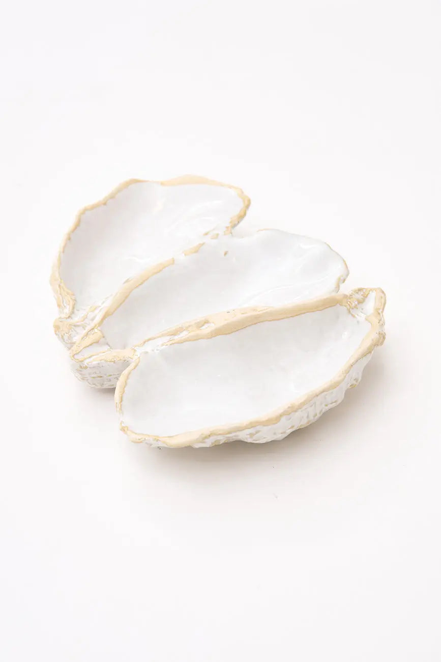 Oyster-shaped ceramic bowl