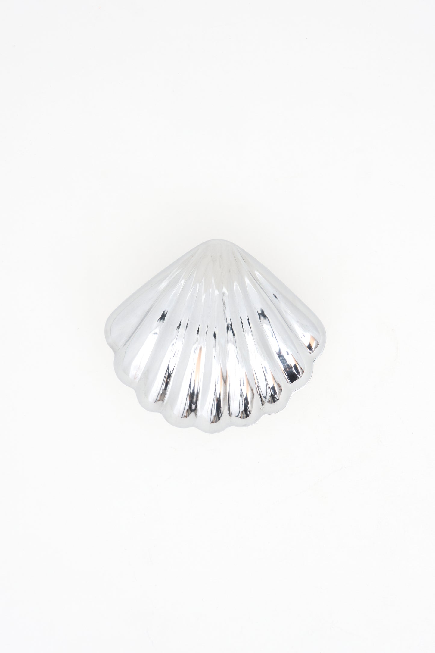 Decorative shell-shaped aluminum box