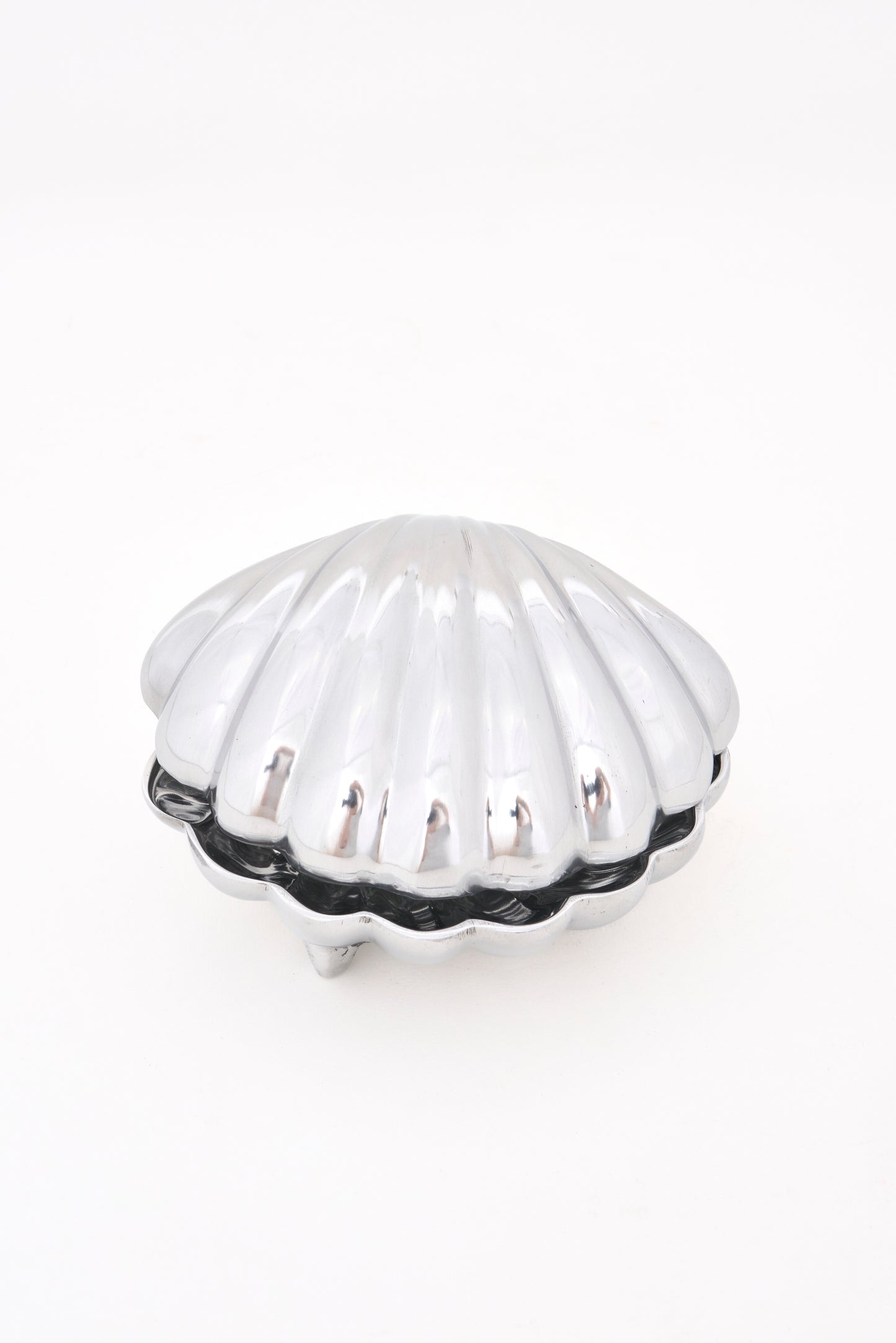Decorative shell-shaped aluminum box