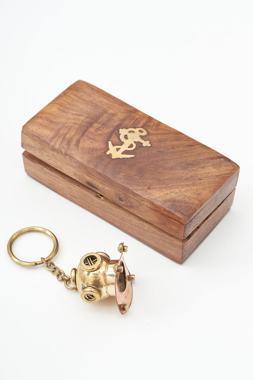 Llavero escafandra de latón en caja de madera Batela Deco 2025