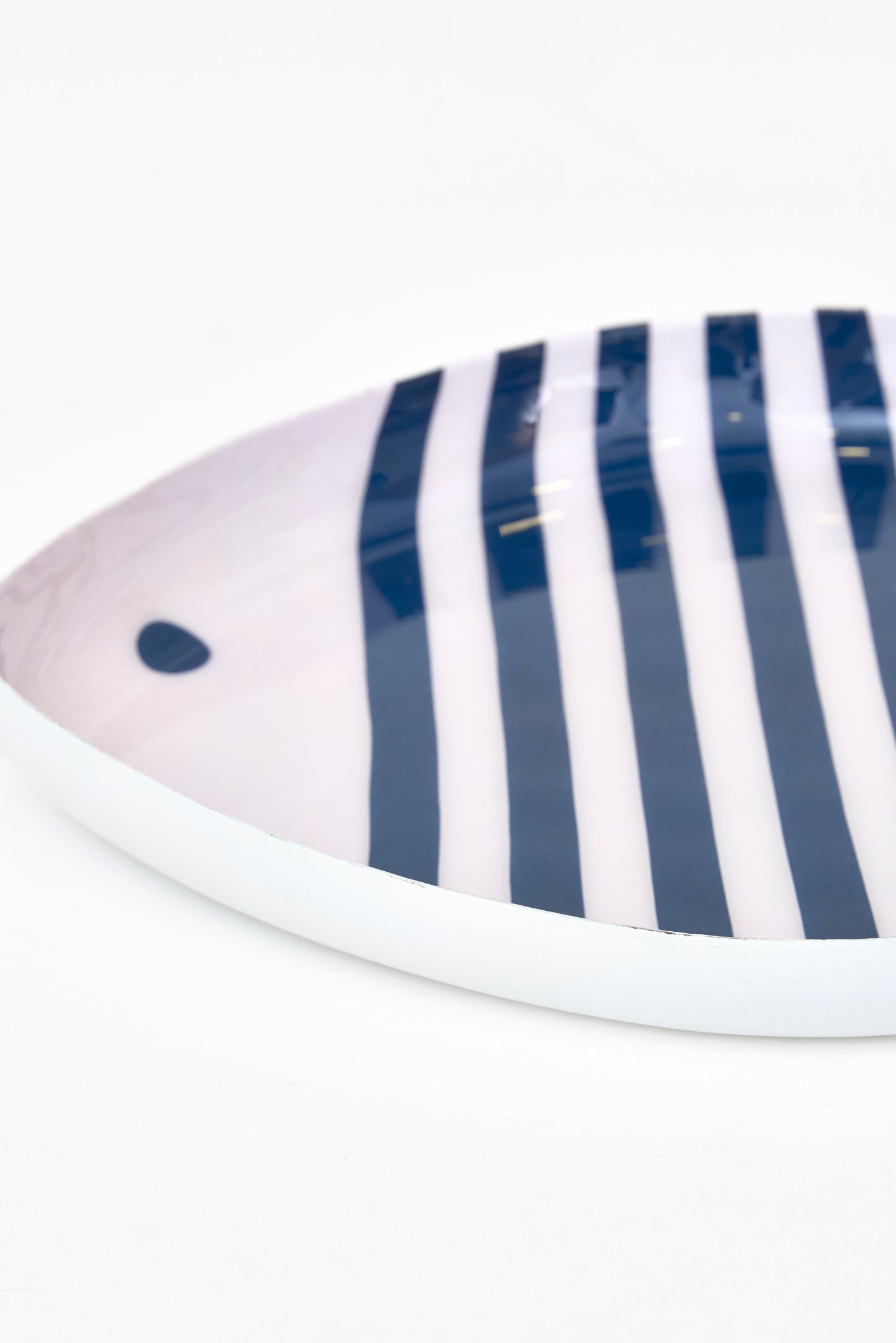 Metalezko erretilu marraduna, arrain-formakoa