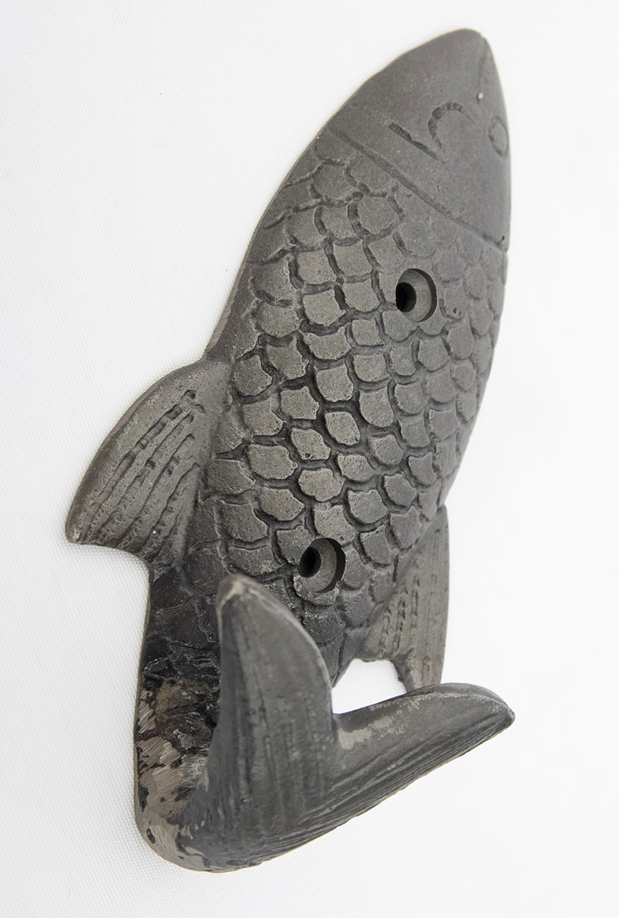 Metal fish hanger - D937