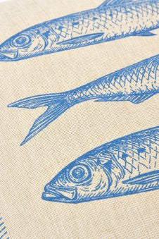 Coussin en coton avec poissons bleus