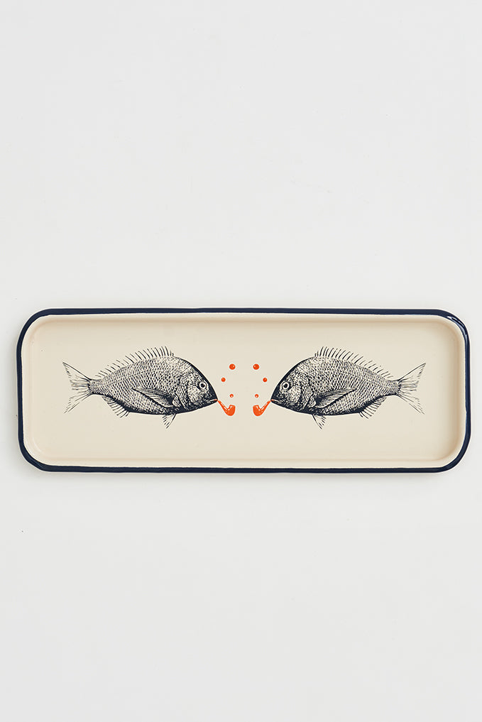 Bandeja alargada en metal esmaltado con peces Batela Deco 2024