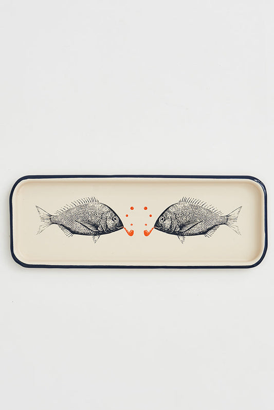 Bandeja alargada en metal esmaltado con peces Batela Deco 2024