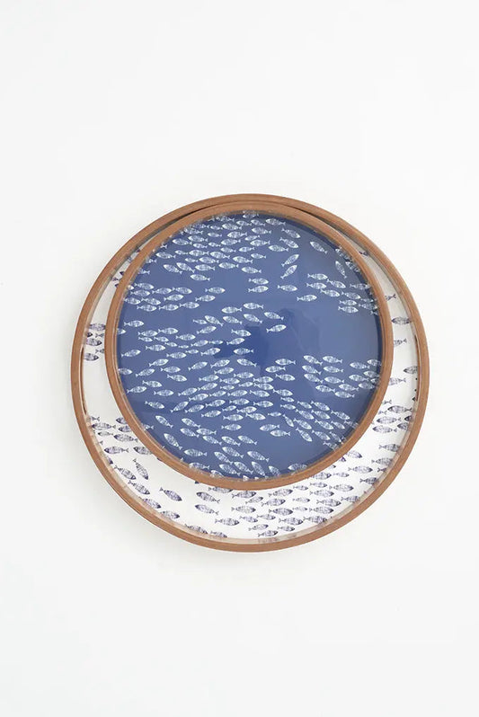 Lot de 2 plateaux en bois émaillé avec poissons. Bleu et blanc