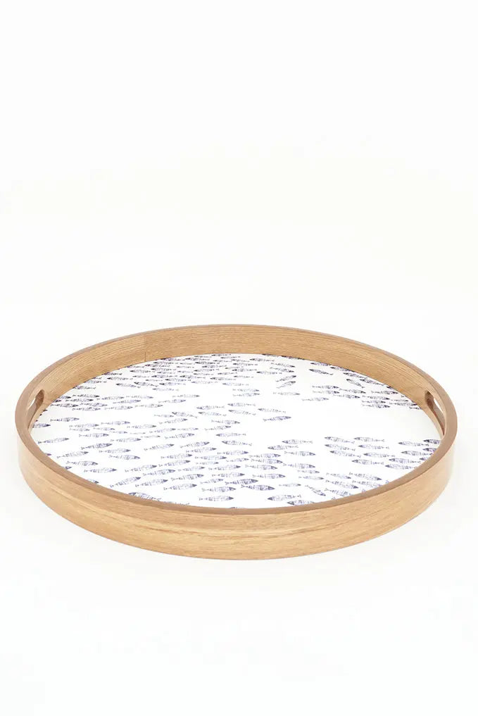 Lot de 2 plateaux en bois émaillé avec poissons. Bleu et blanc