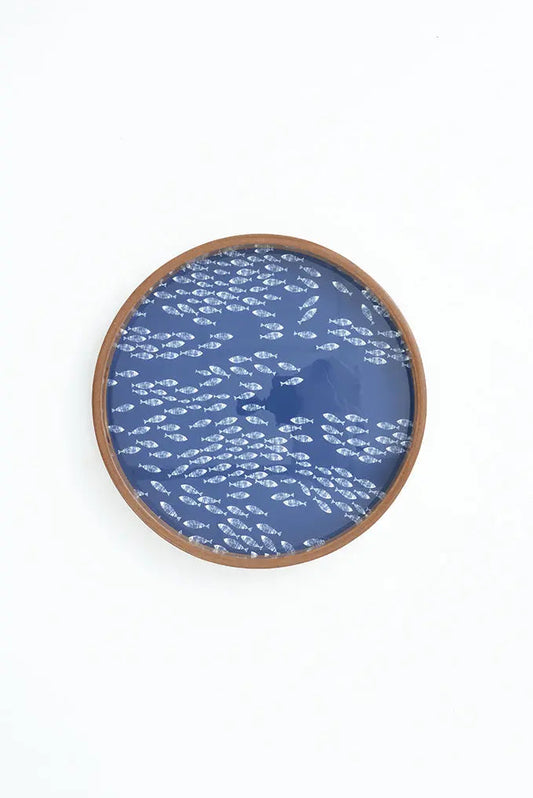 Lot de 2 plateaux en bois émaillé avec poissons. Bleu et blanc