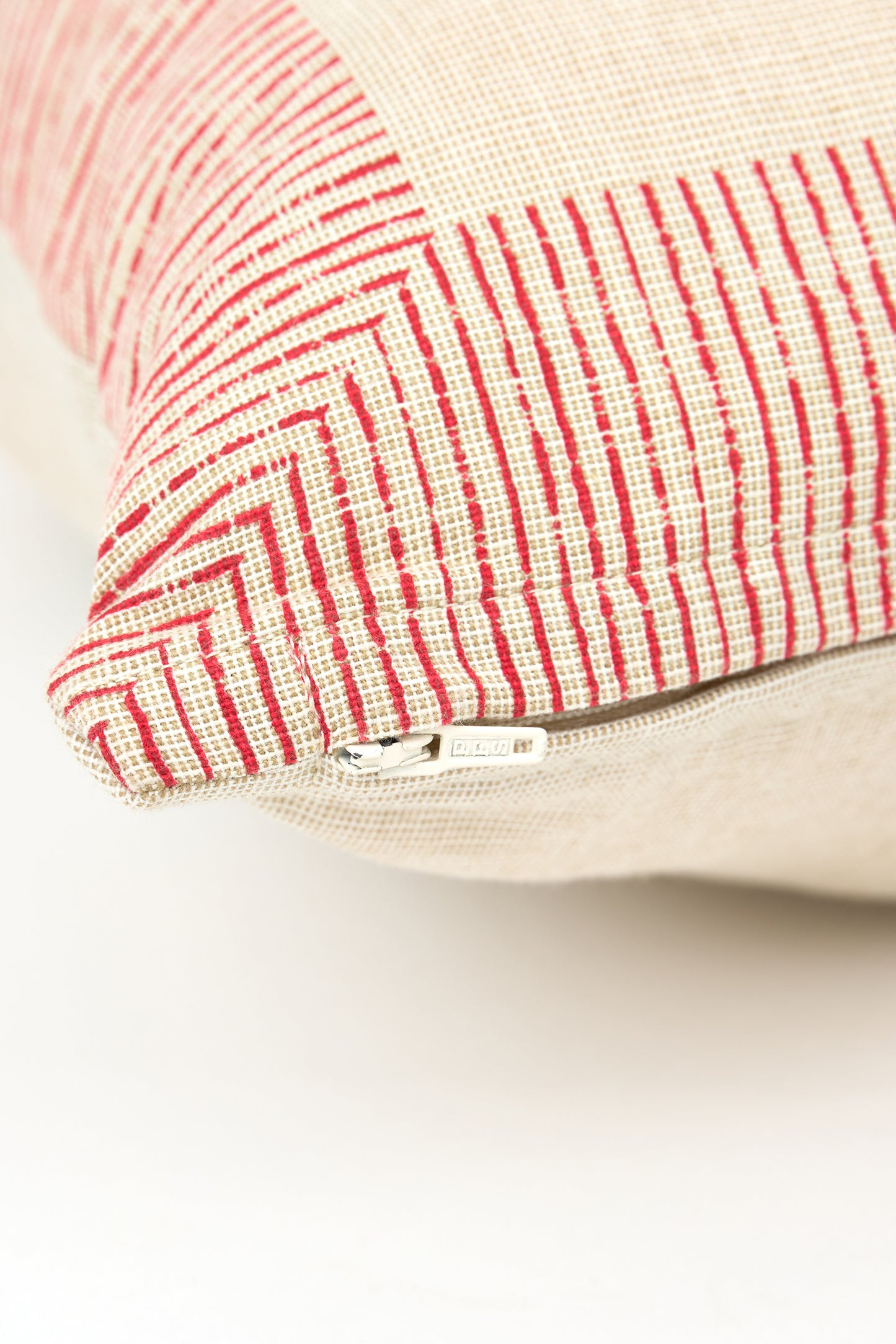 Cojín de algodón con langosta roja