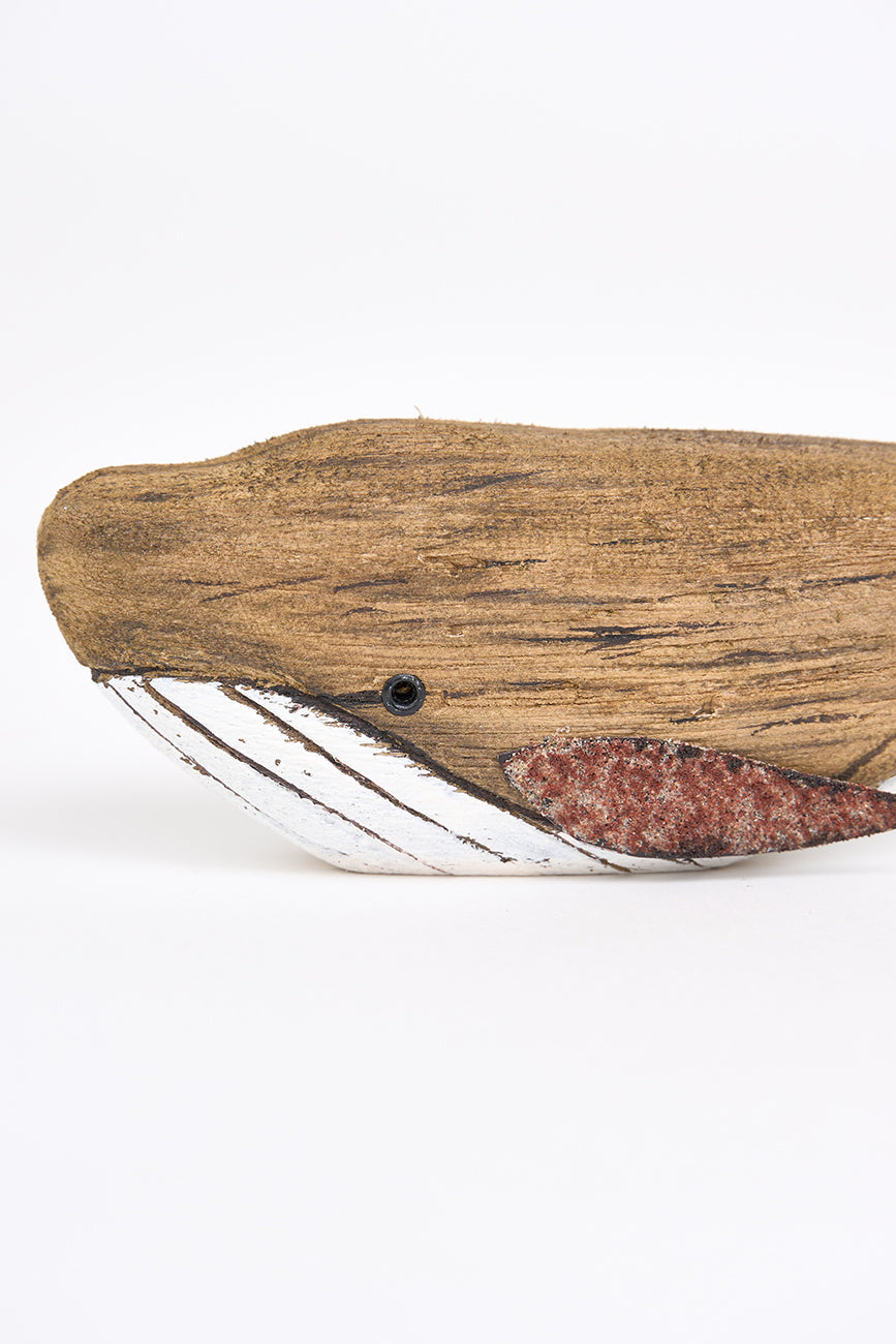 Pequeña ballena de madera con toque envejecido
