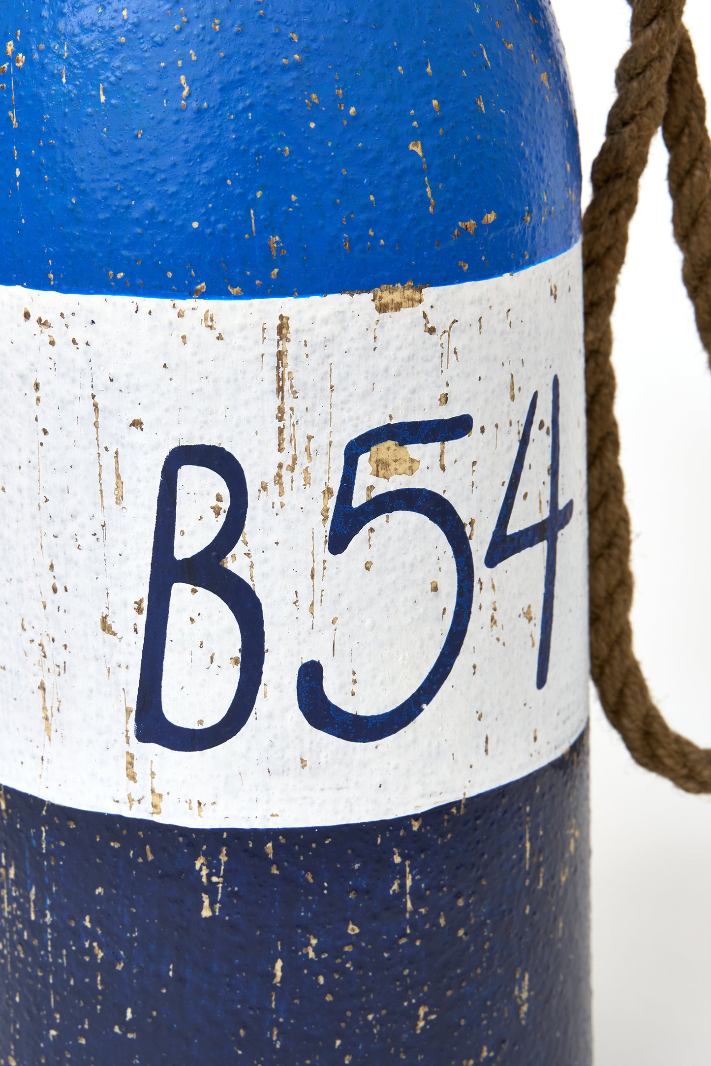 Boya azul envejecida con cuerda