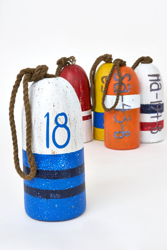 Boya decorativa blanca y azul con numeración