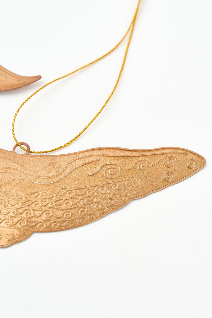 Colgante navideño ballena de hojalata dorada - Decoración náutica navidad