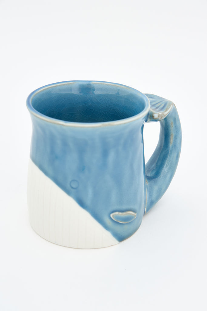 Mug o taza en porcelana azul forma de ballena