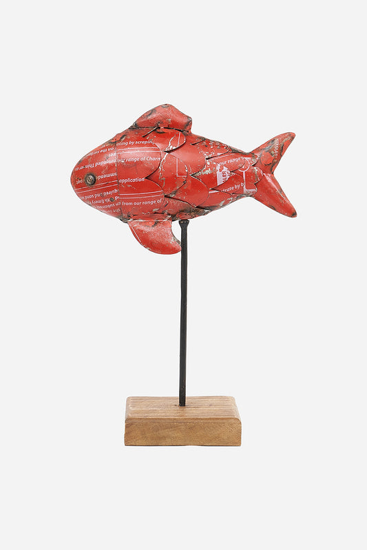 Pez de metal reciclado