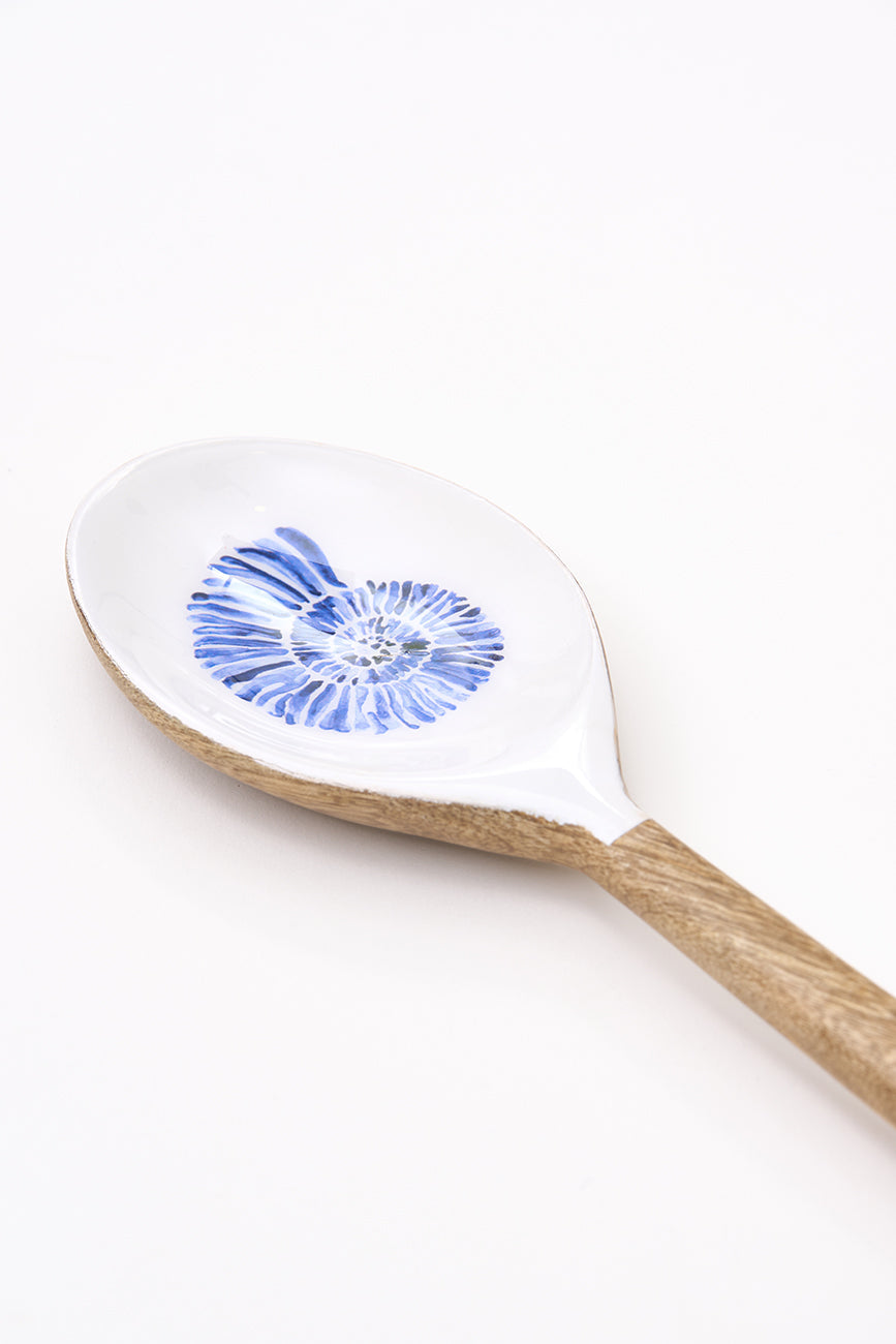 Cuchara de madera esmaltada con caracola