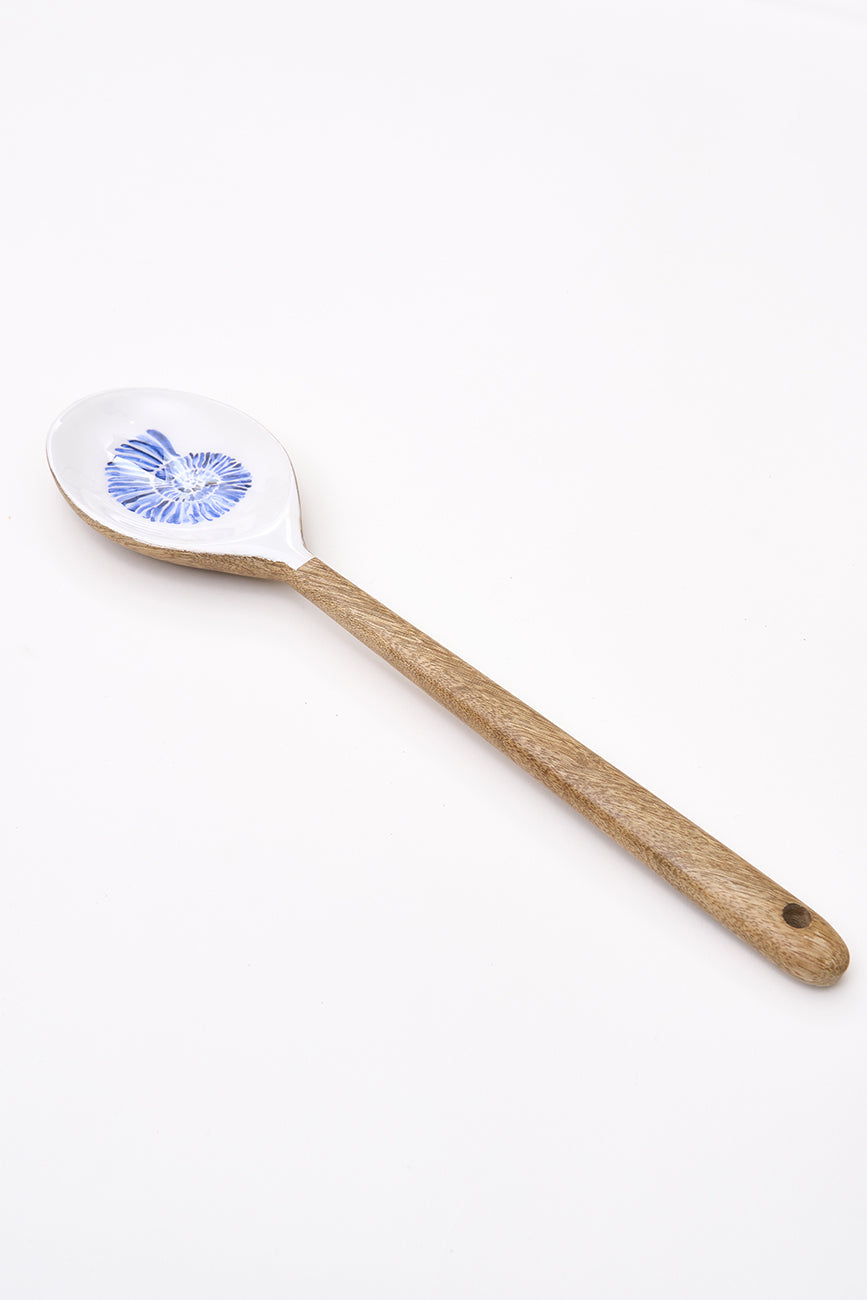 Cuchara de madera esmaltada con caracola
