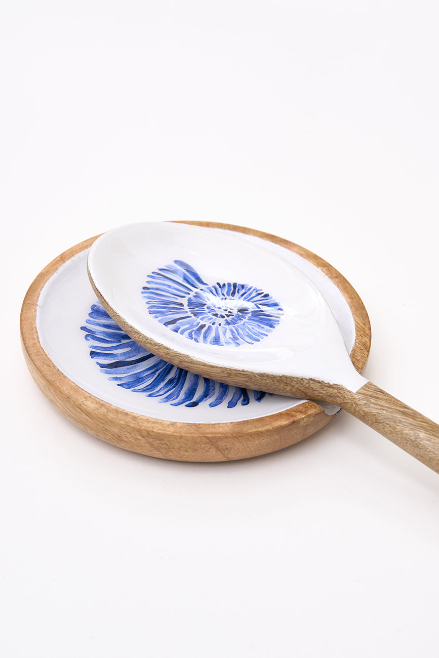 Enameled wooden spoon rest with shell