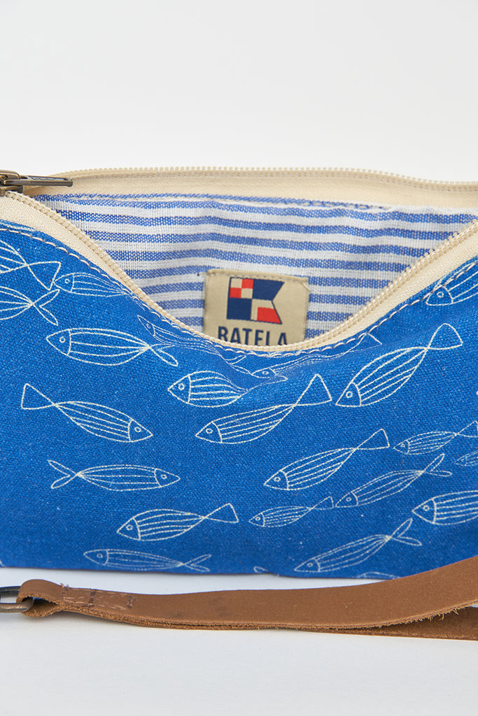 Bolso pequeño o clutch en algodón peces . BATELA