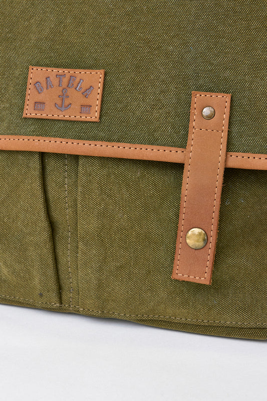 Sac bandoulière toile verte avec détails en cuir