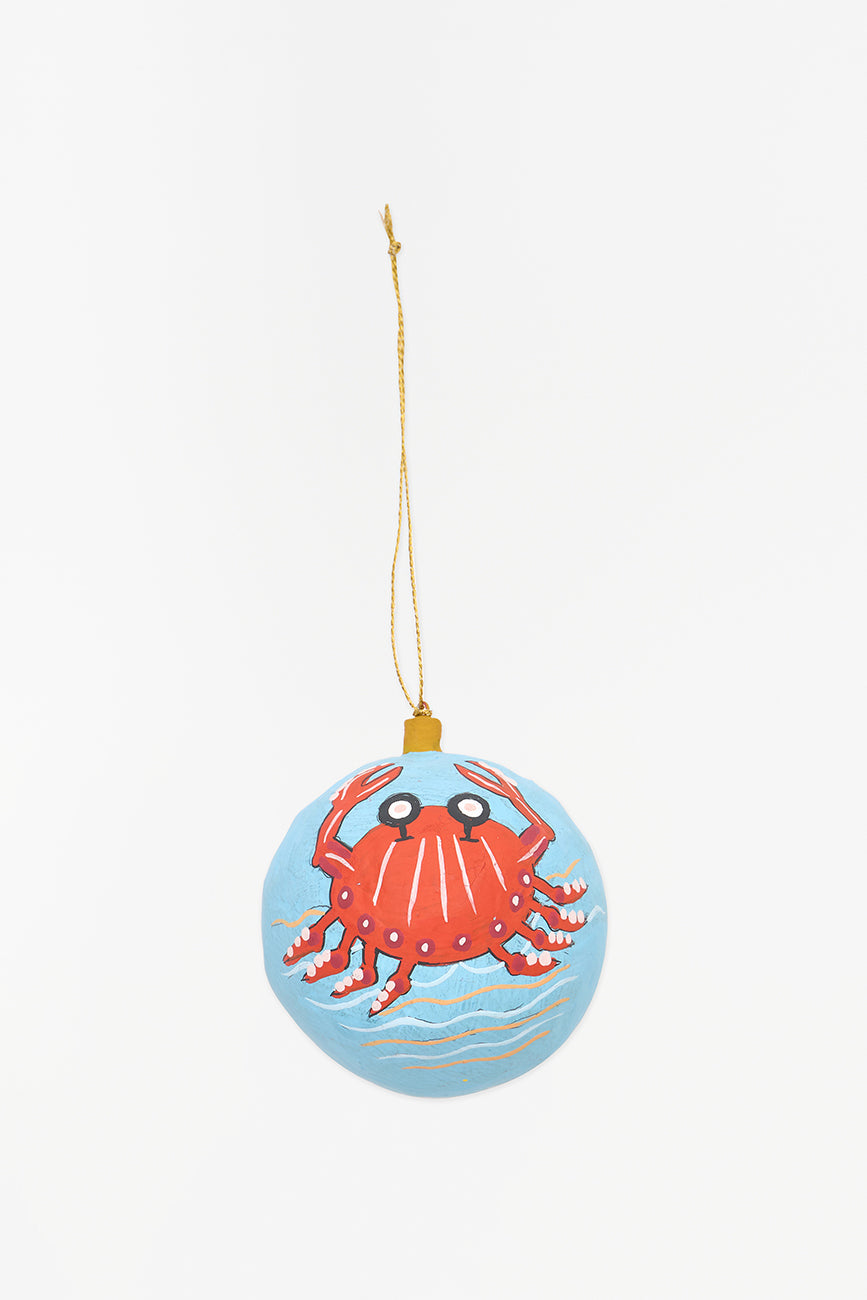 Colgante navideño bola con cangrejo en papel maché