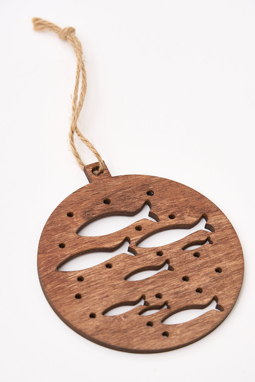 Colgante navideño banco de peces en madera
