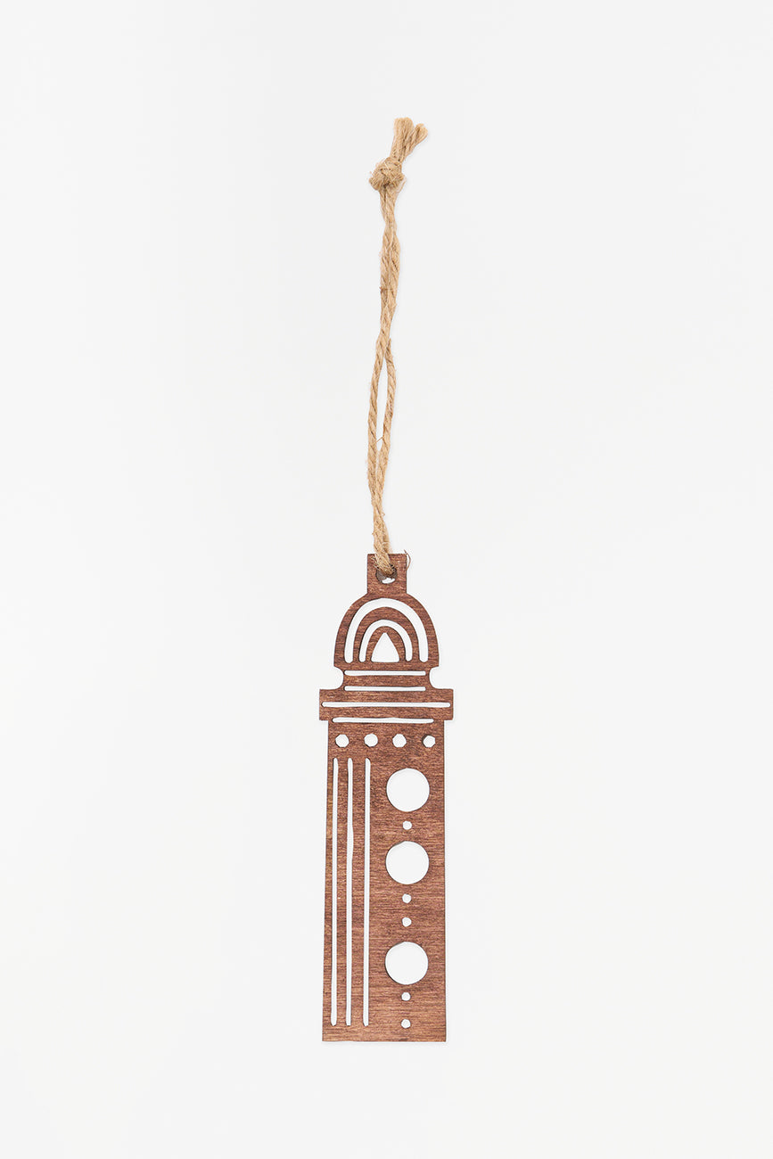 Colgante navideño forma de faro en madera