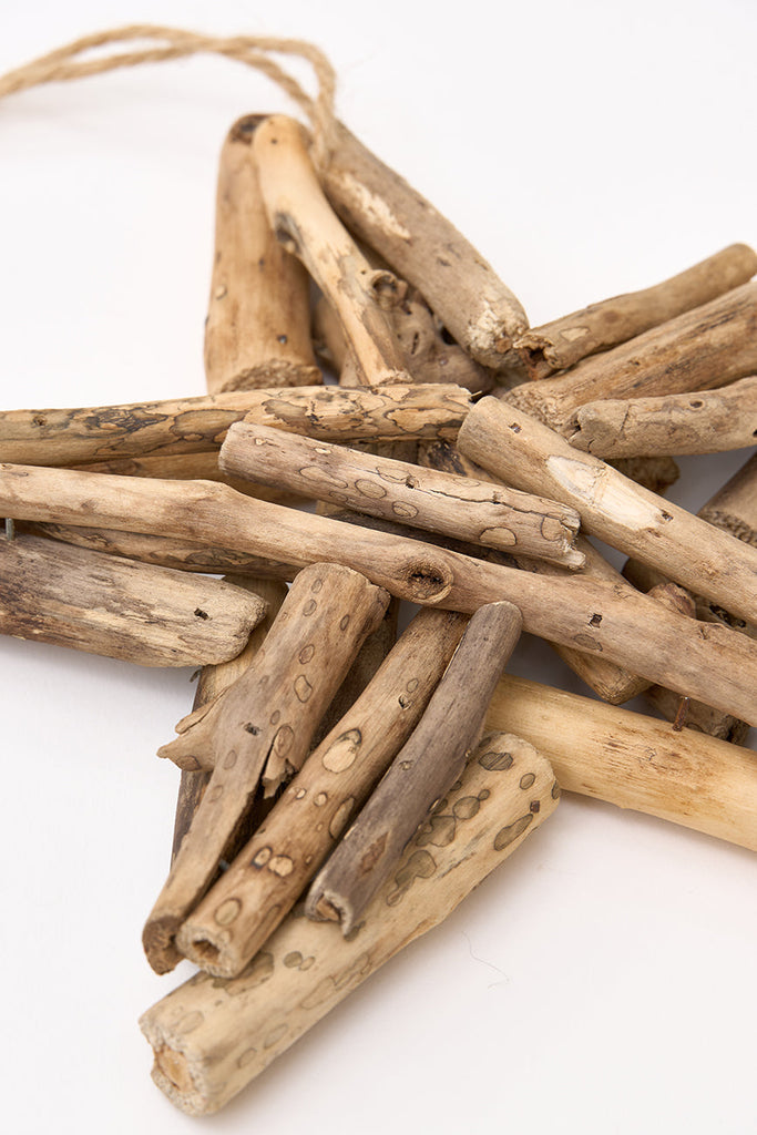 Colgante navideño estrella de mar con madera recuperada