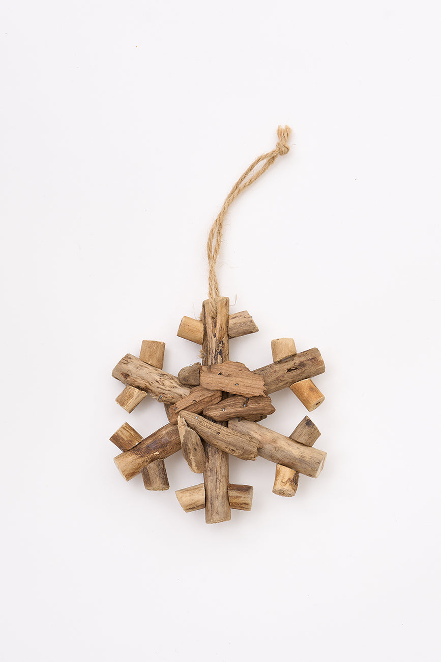 Colgante navideño copo de nieve en madera reciclada