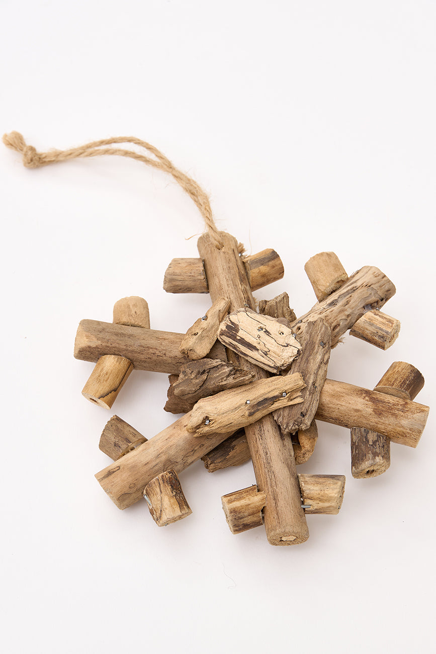 Colgante navideño copo de nieve en madera reciclada