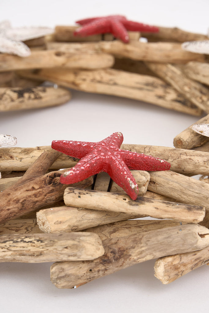 Corona de navidad en madera con estrellas de mar