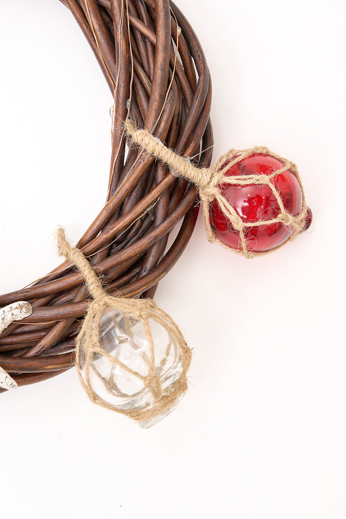 Corona de navidad con estrellas y boyas