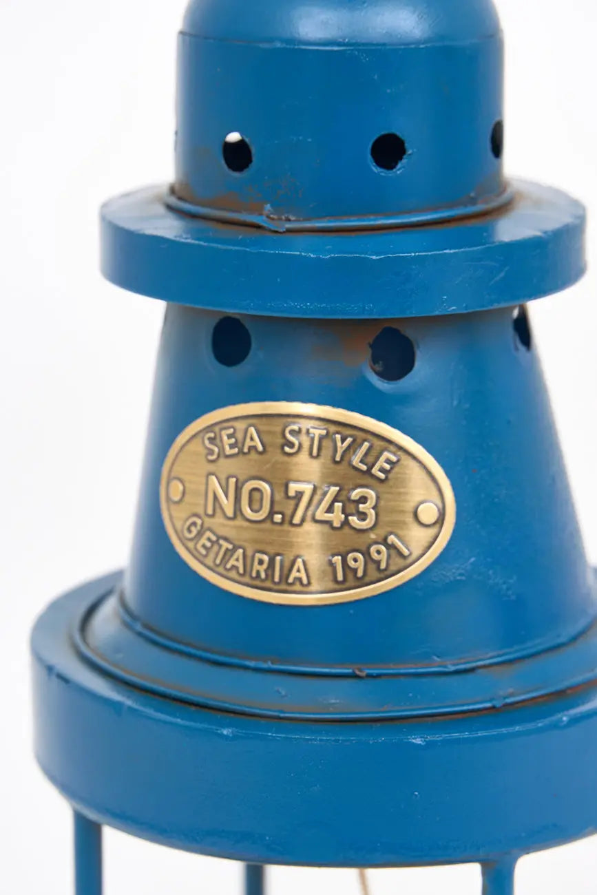 Portavelas forma de faro en metal