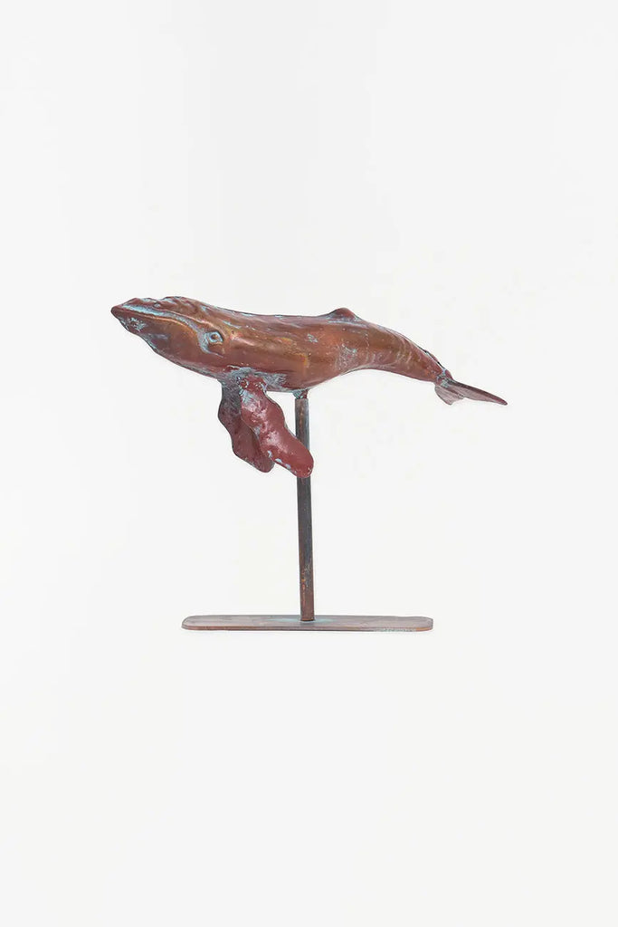 Ballena jorobada tamaño pequeño decorativa con base de metal