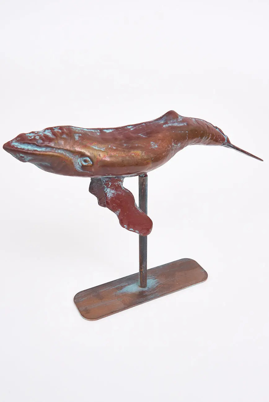 Ballena jorobada tamaño pequeño decorativa con base de metal