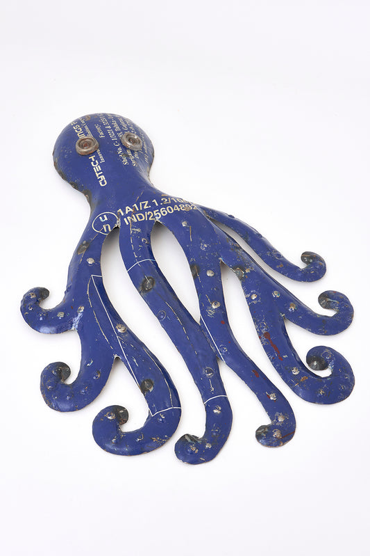 Pulpo decorativo de metal reciclado