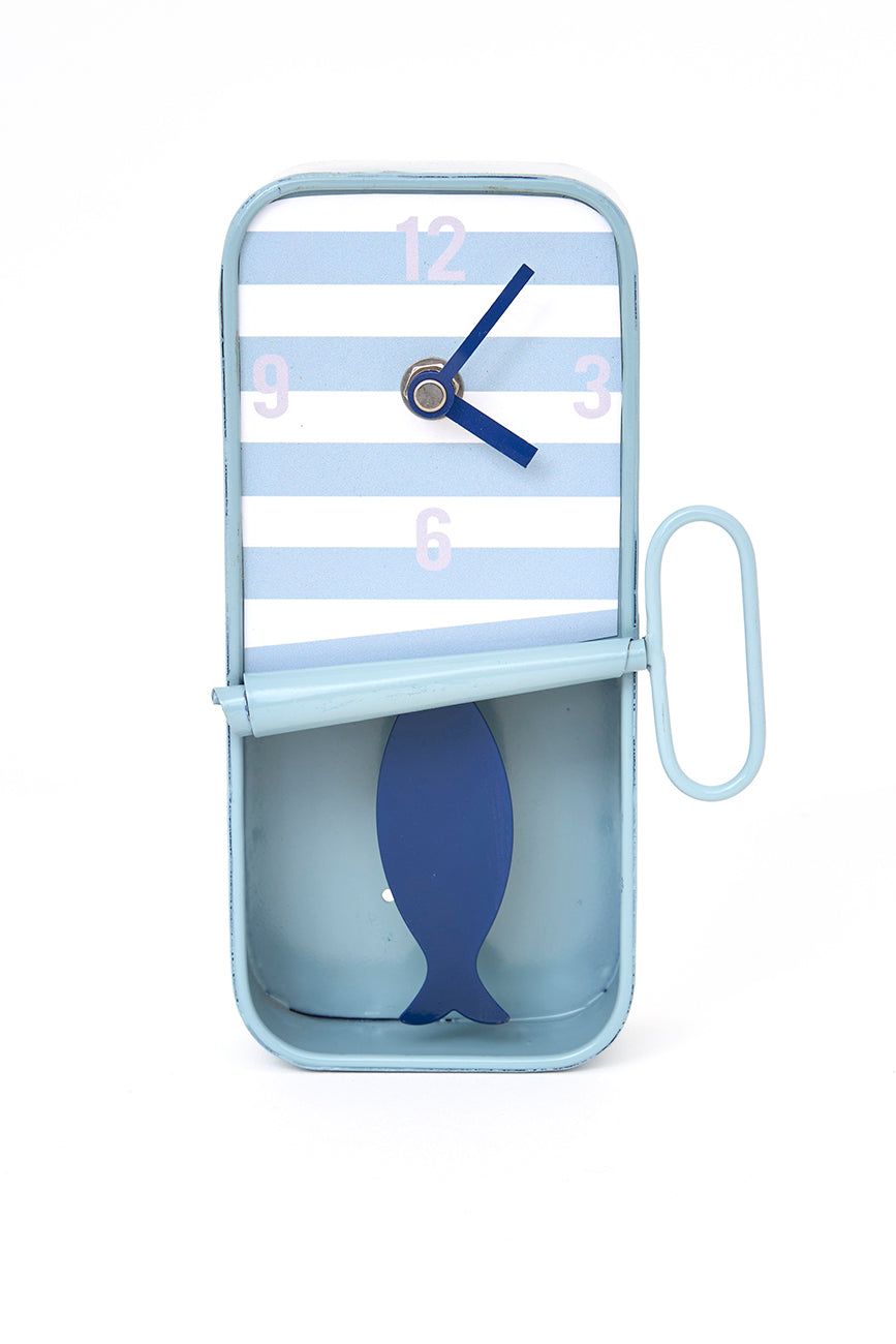 Reloj decorativo con forma de lata de conserva