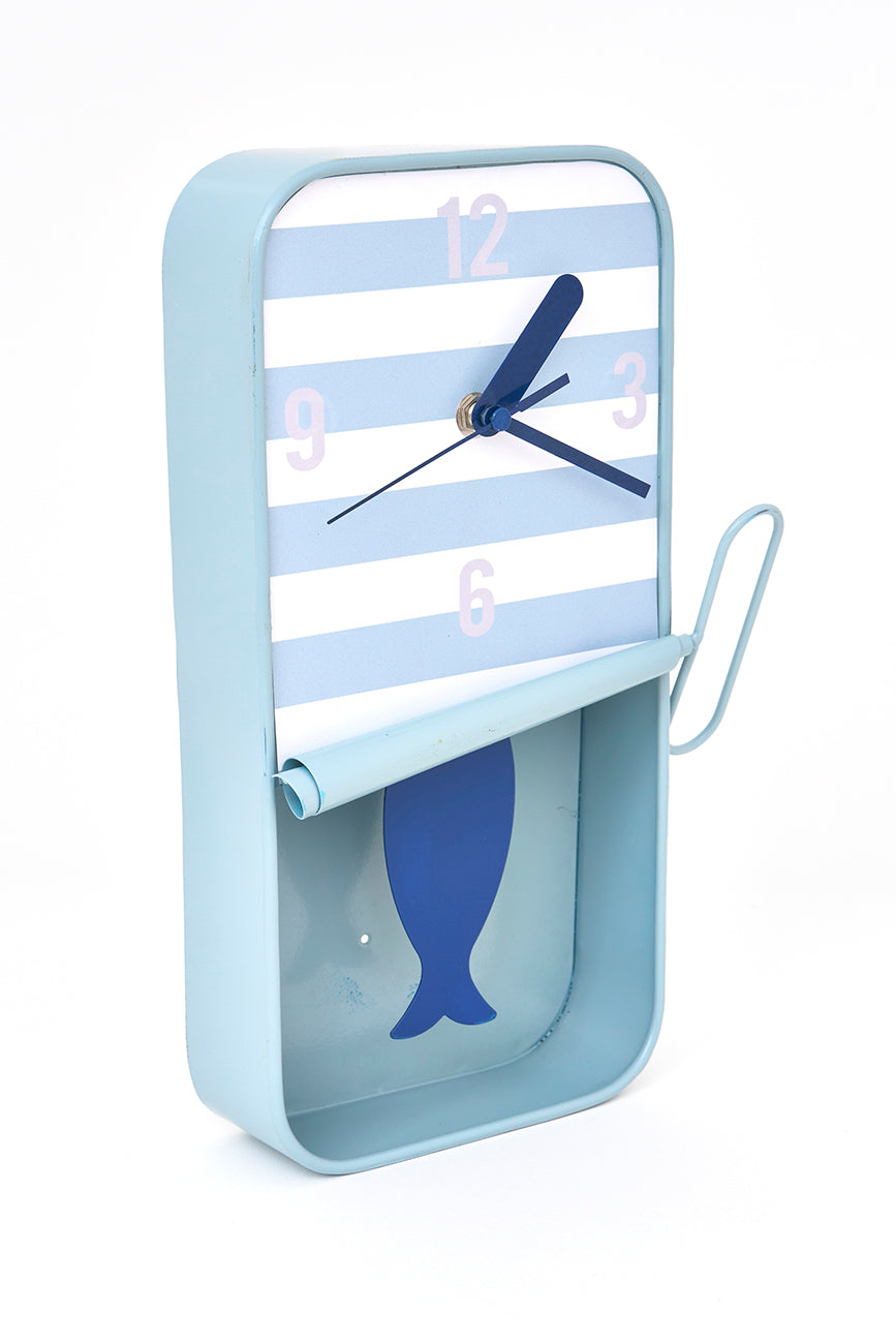 Reloj decorativo con forma de una lata de conserva