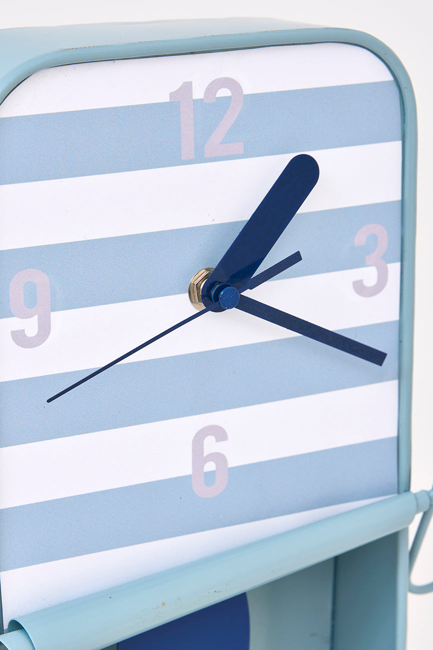 Reloj decorativo con forma de una lata de conserva