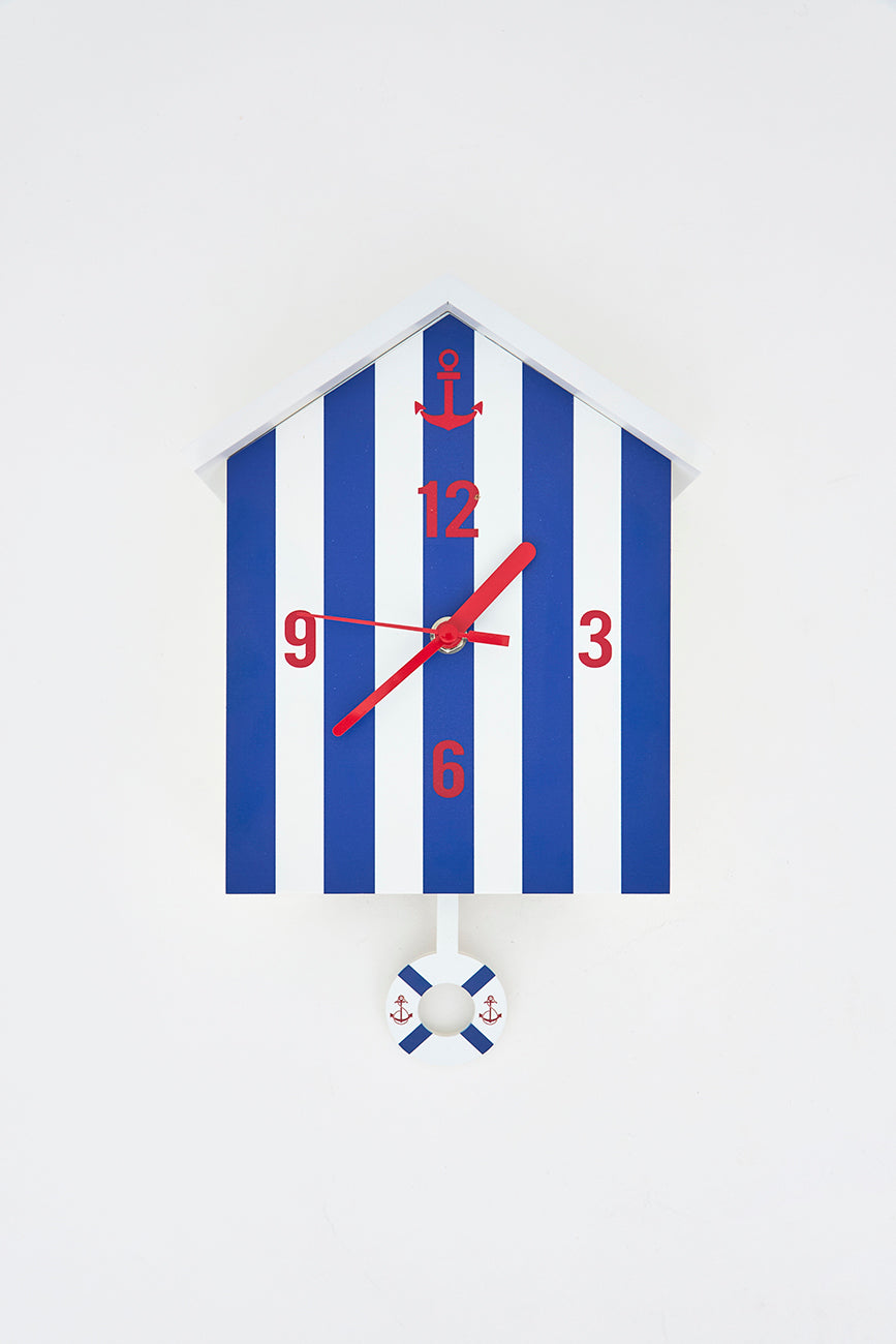 Egurrezko erlojua, hondartzako aldagela baten formakoa