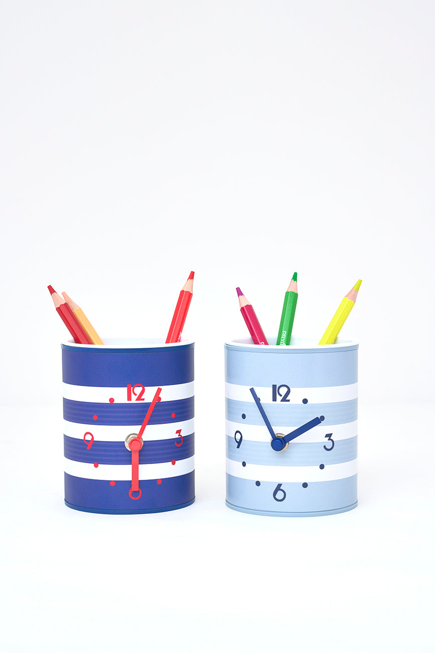 Pot à crayons navy horloge en plastique à rayures