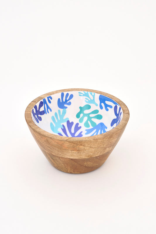 Bol pequeño de madera con un coral pintado en el interior