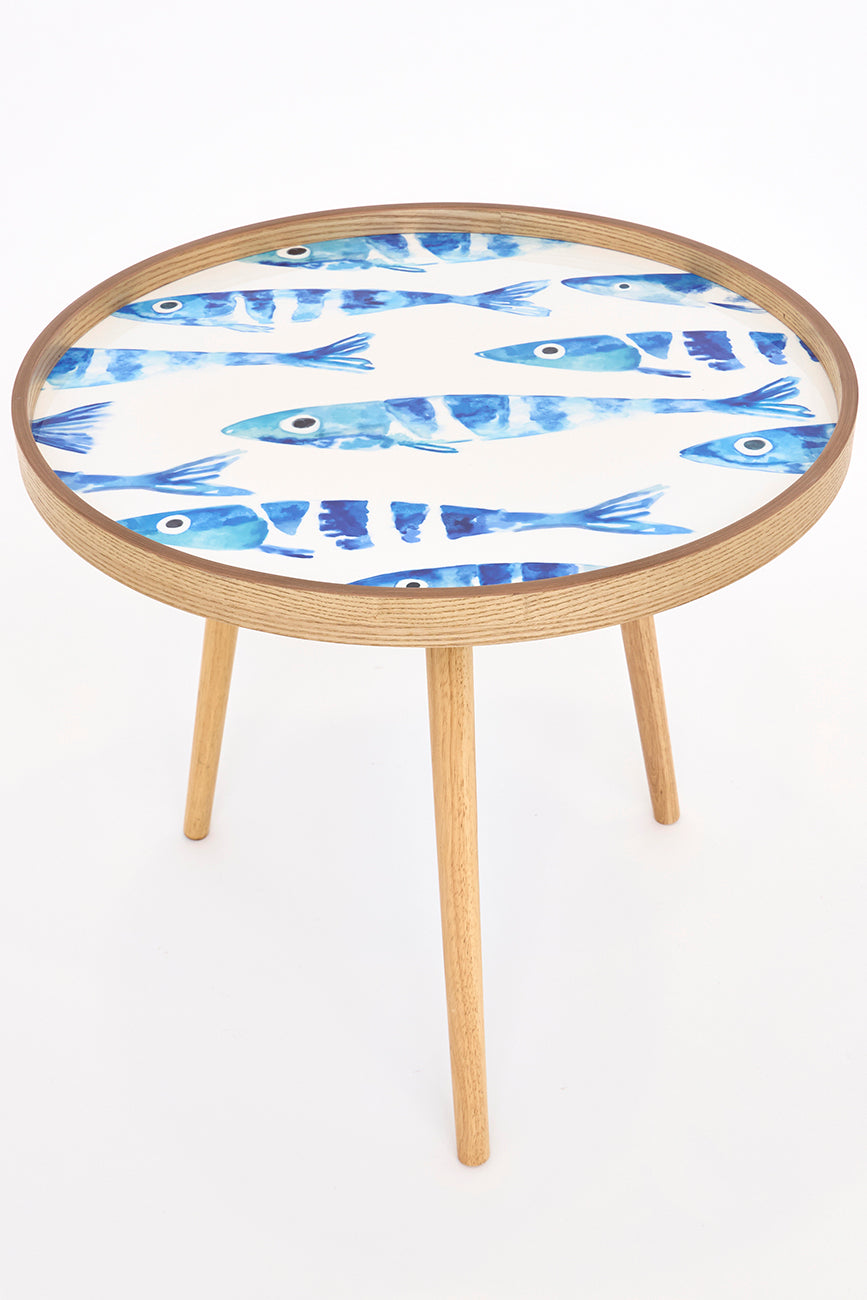 Set de 3 mesas redondas de madera esmaltada con banco de peces