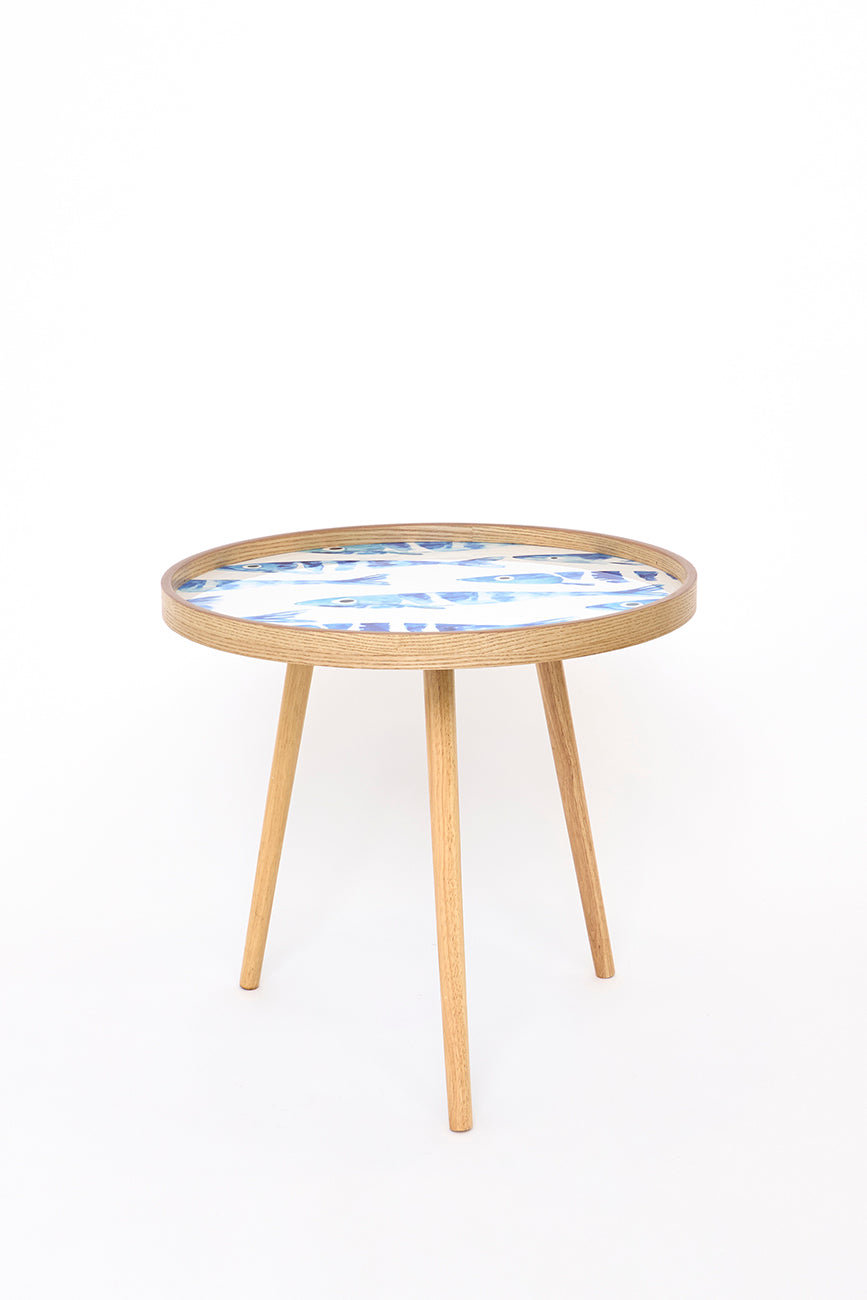 Set de 3 mesas redondas de madera esmaltada con banco de peces