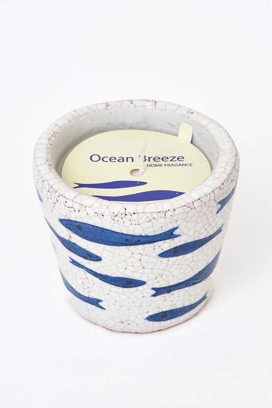 Vela en vasija de terracota con peces pintados