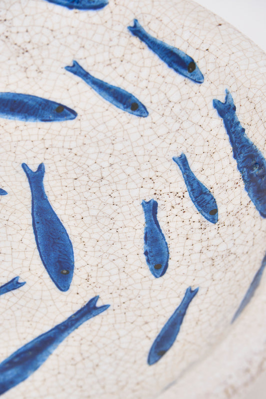 Plato de terracota con peces pintados