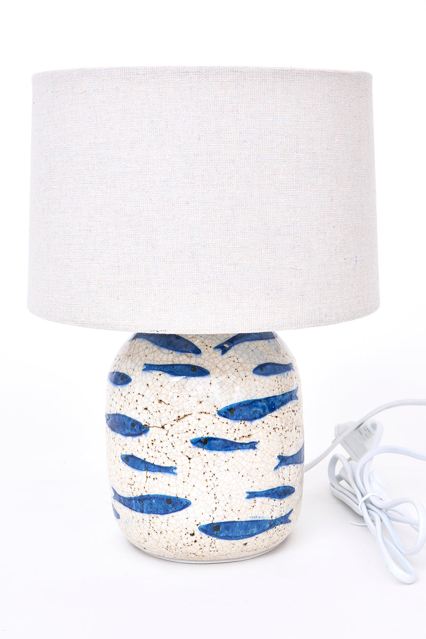 Lámpara de terracota con peces pintados