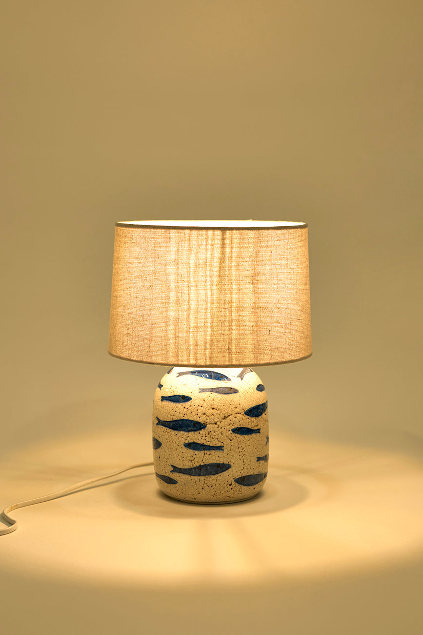 Lámpara de terracota con peces pintados