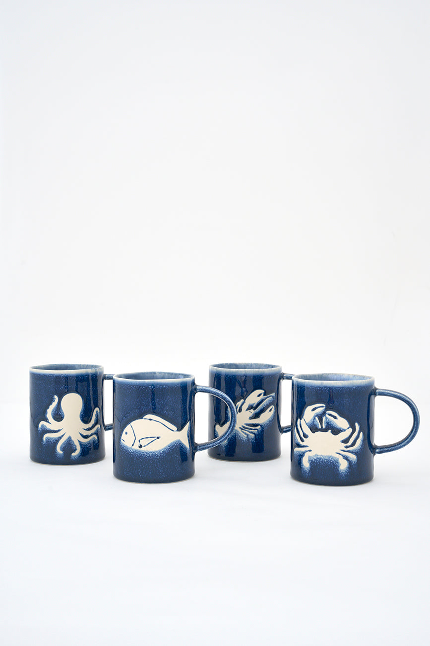 Gresezko katilua, urdin iluna, otarrainaren irudiarekin